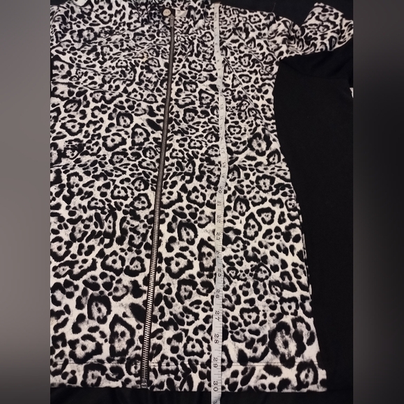 Jones New York leopard print Zip-up Sports Jacket 2X. Black accent sides - Picture 8 of 8